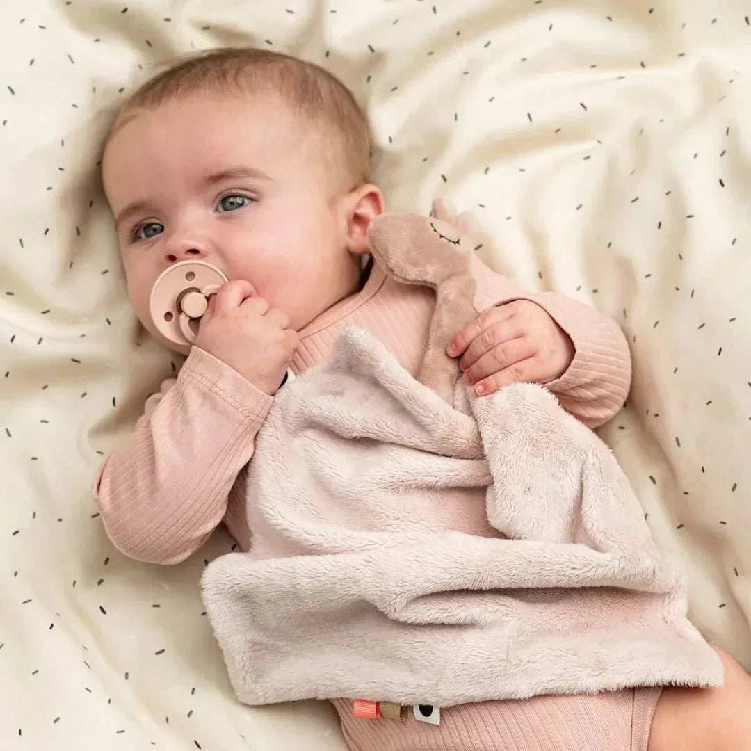 Done by Deer® Comfort Blanket with Pacifier Clip Raffi Powder - Image 4