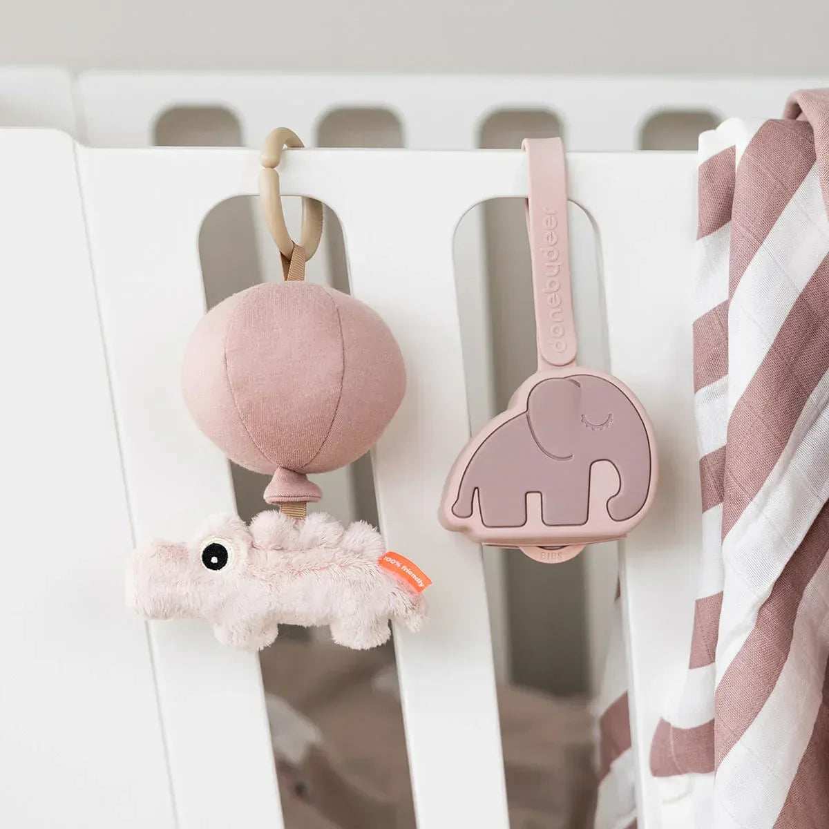 Done by Deer® Silicone pacifier pouch Elphee Powder - Image 5