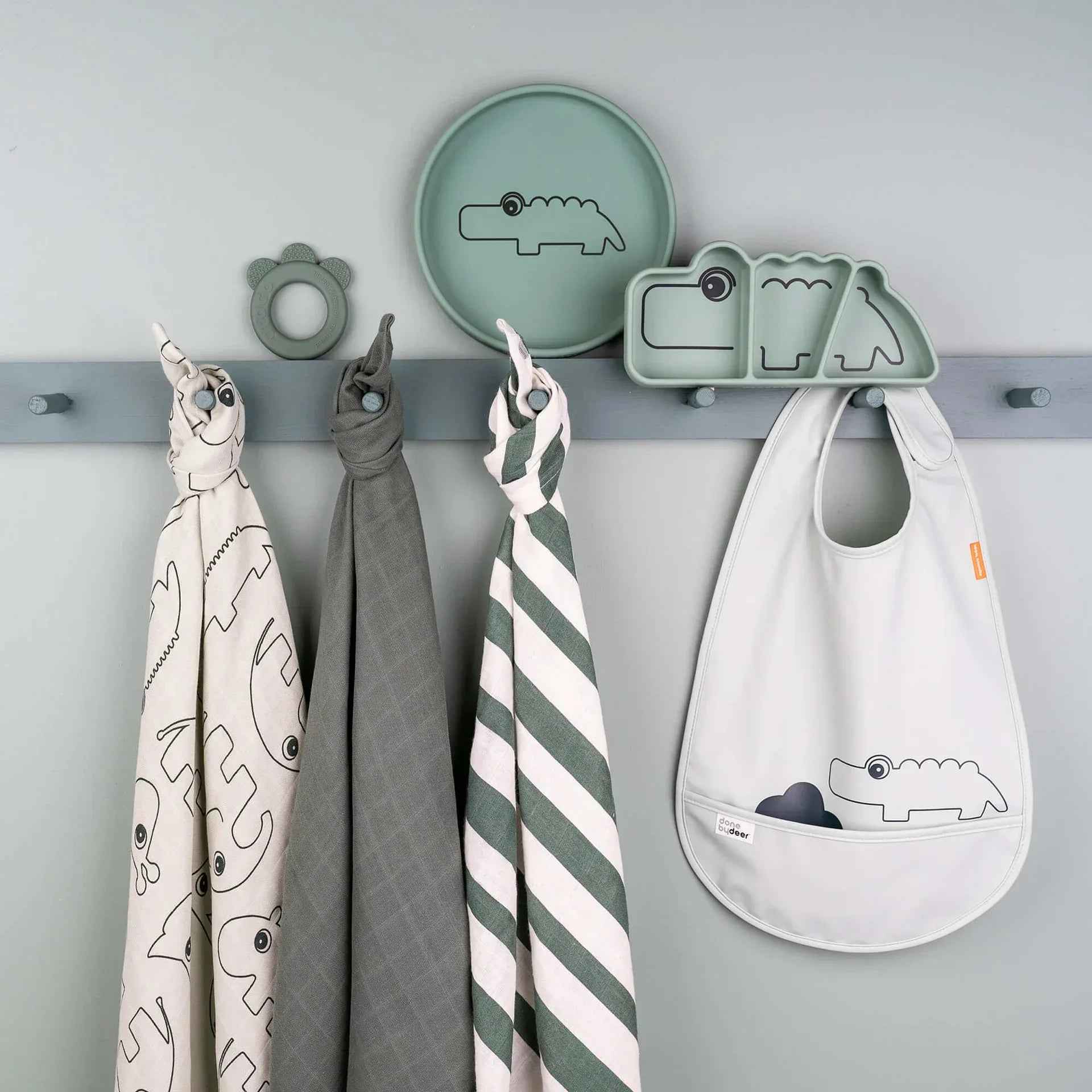 Done by Deer® Silicone Stick&Stay snack plate Croco Green - Image 6