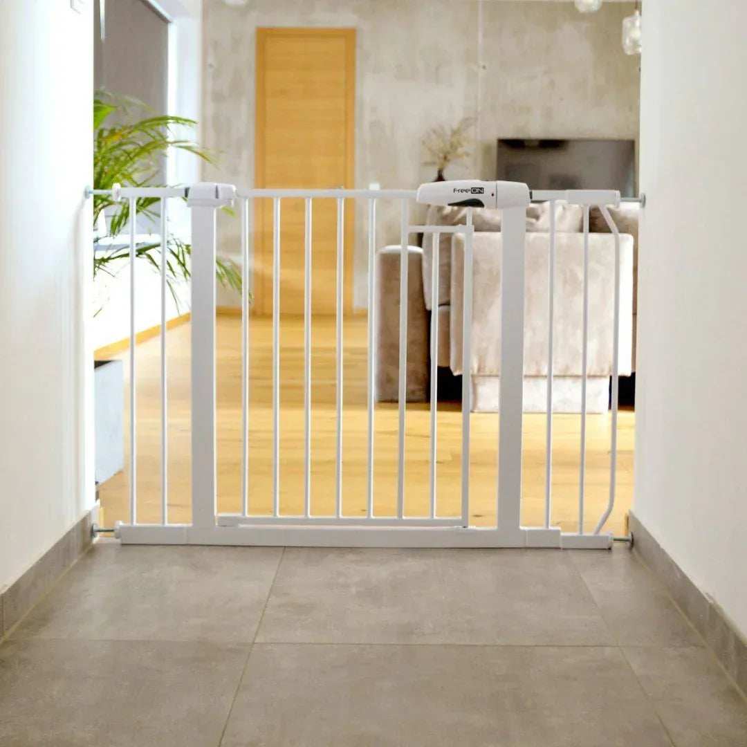 FreeON® Safety Gate with 7, 14, and 21 cm Extensions - Image 2