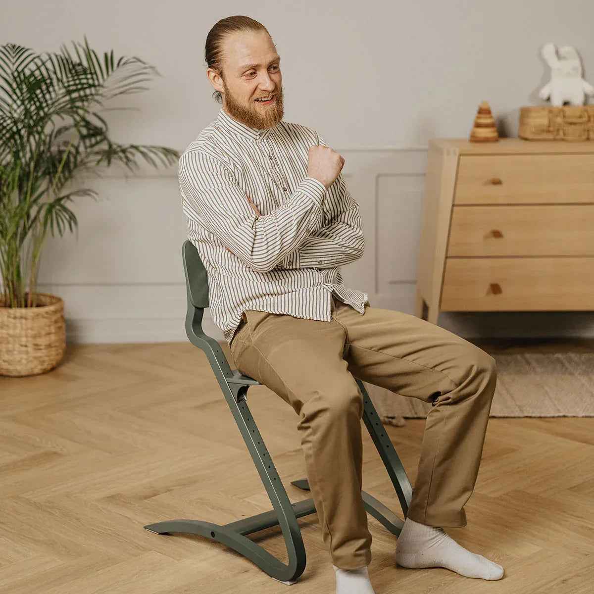 Leander® Highchair Louie™ wo. Safety Bar Sage Green - Image 10