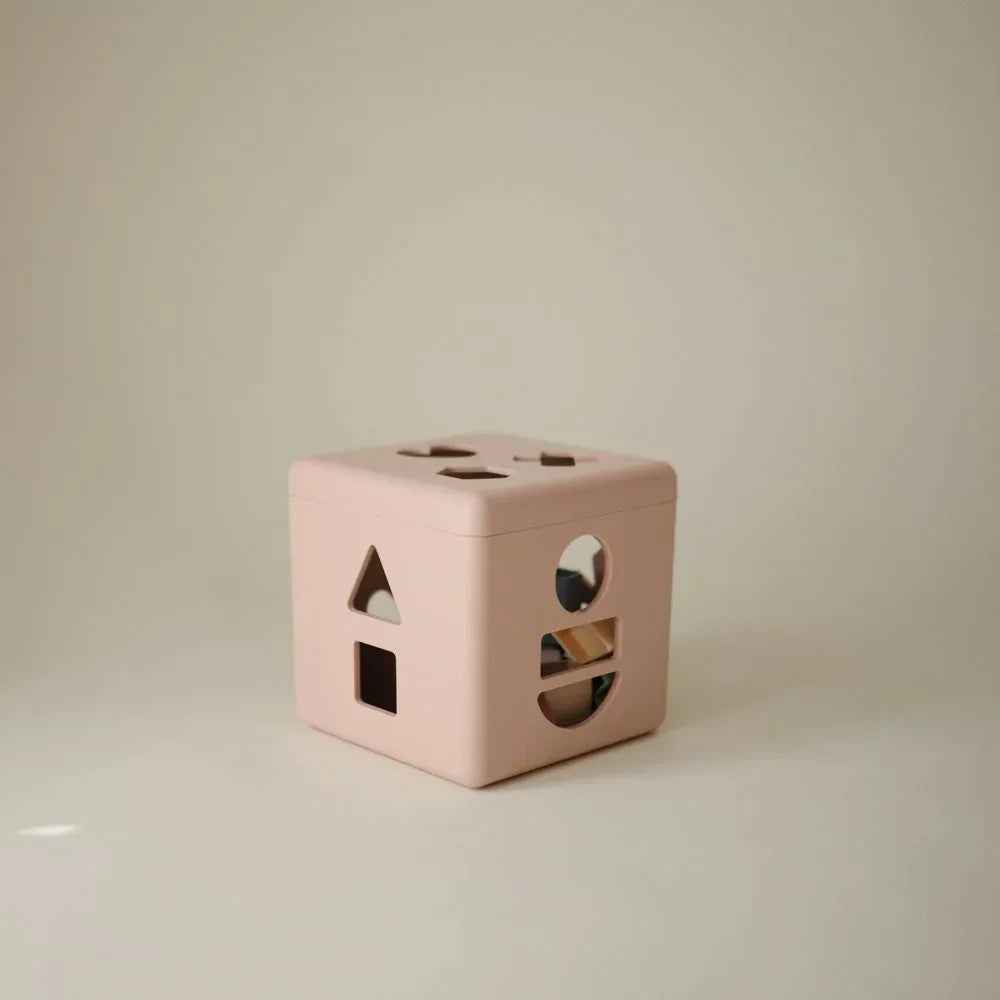 Mushie® Shape Sorting Box Petal - Image 2